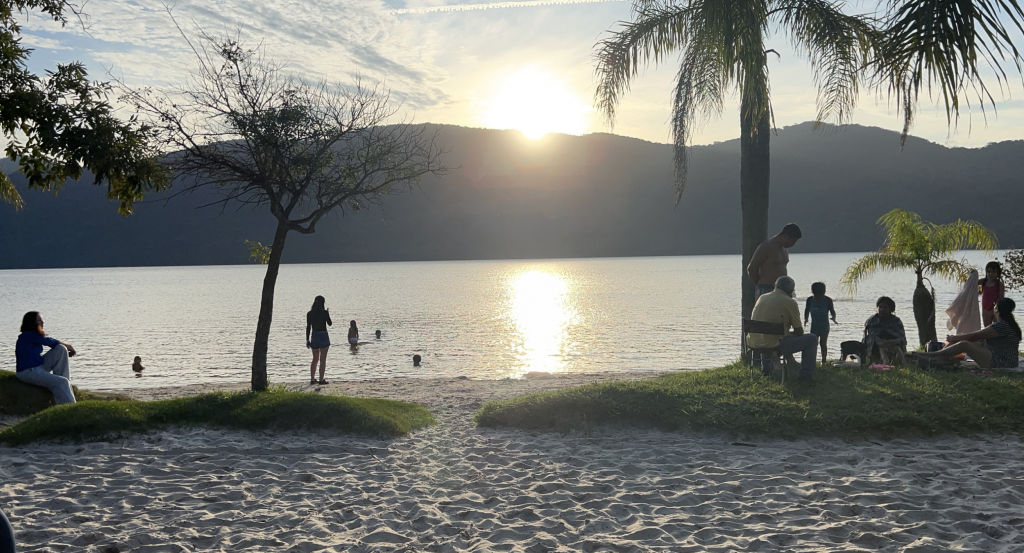 Pôr do sol na lagoa do Peri, no Sul da Ilha de Florianópolis
