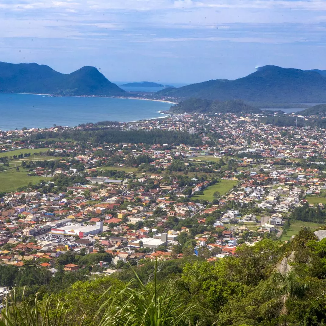 Trilha do Morro do Lampião: Vista Deslumbrante no Campeche
